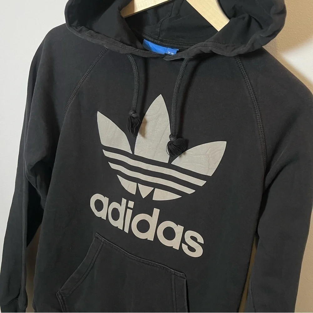 Adidas Tre-Foil Hoodie Men’s S Black Gray Sweatshirt Spell Out Big Logo Pullover